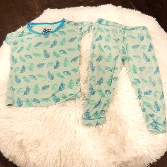 Kickee Pants Other - Kickee pants two- piece pajamas with leaf design 🍃 🍂 🍃